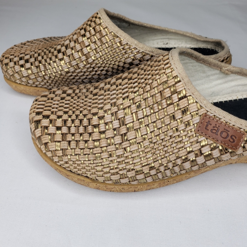 Taos Primeavera Mule Clogs Womens Size 38 EU 7.5 US Biege Metalic Woven Slip On - Picture 10 of 13
